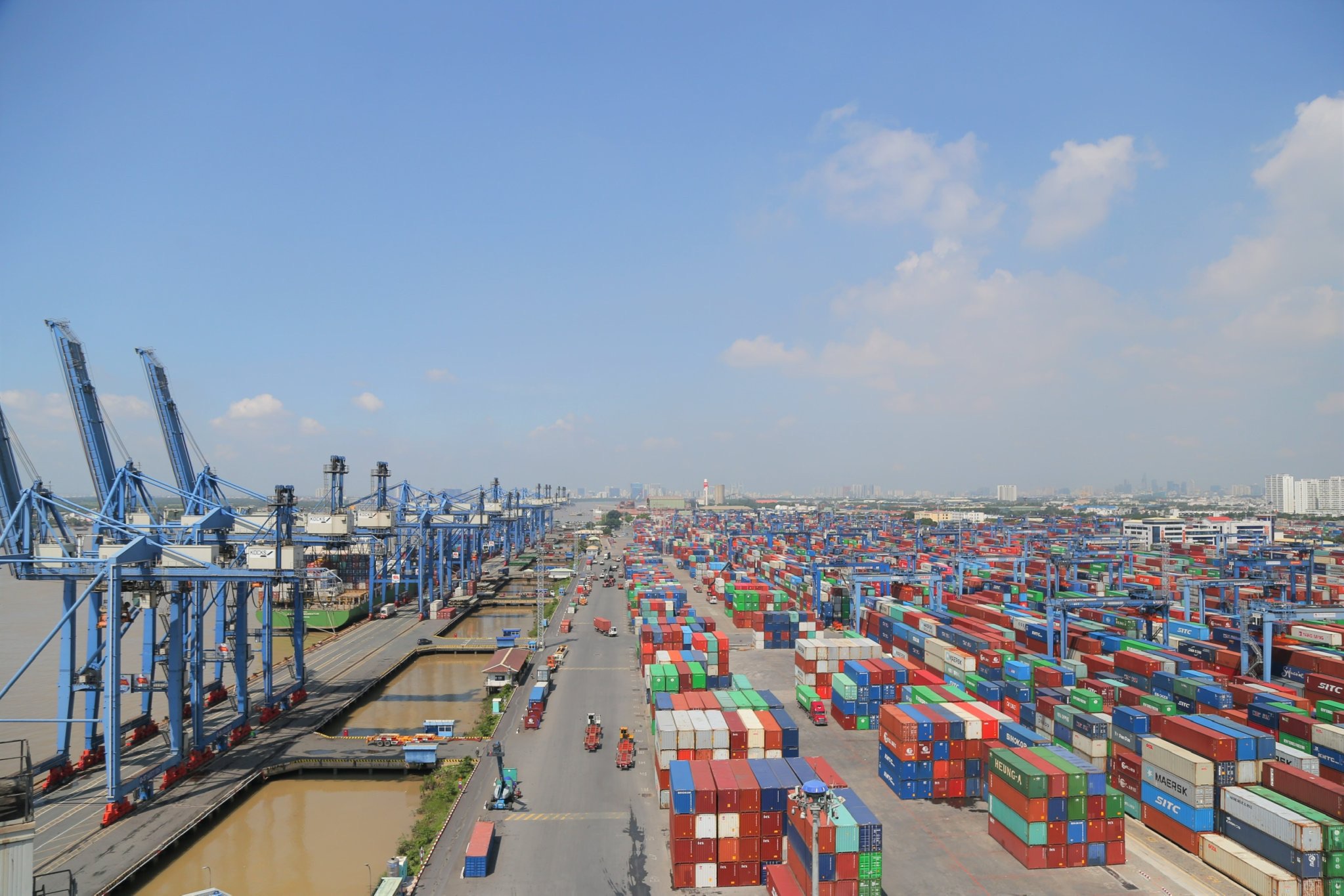 Các cảng biển nỗ lực đảm bảo hoạt động thông cảng diễn ra nhanh chóng