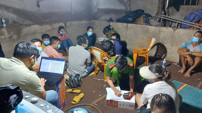 Công an Đắk Lắk cũng bắt quả tang nhóm đánh bạc khác ở địa phương